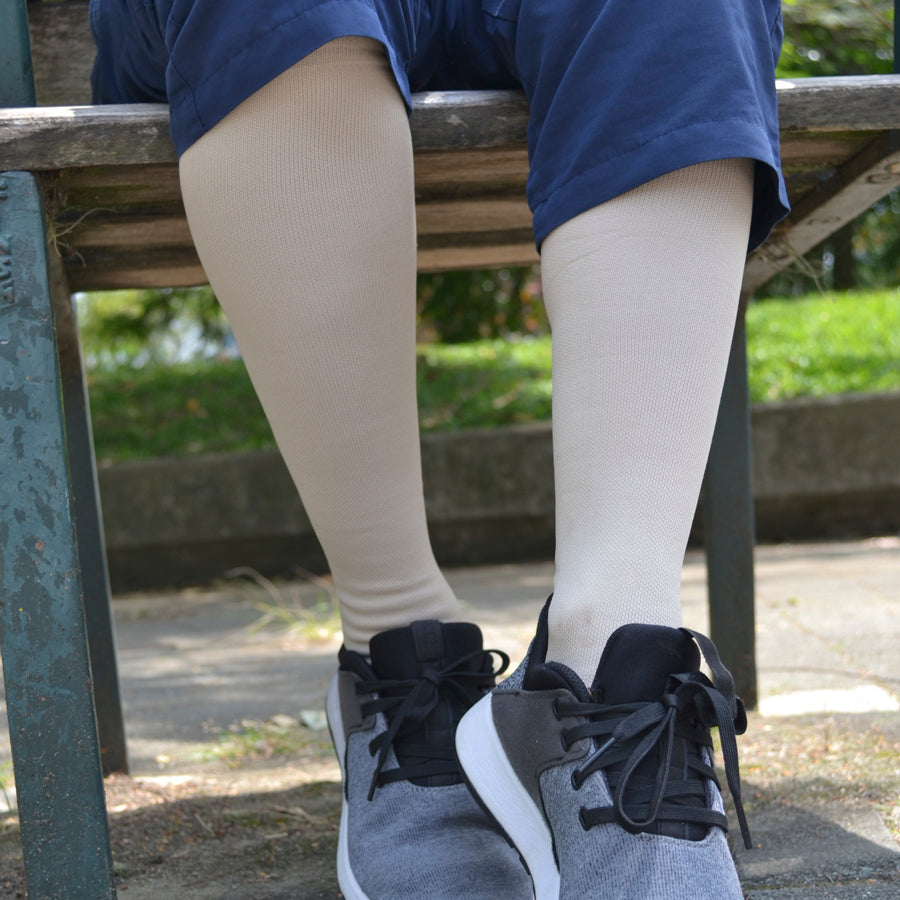 Media larga de compresión beige